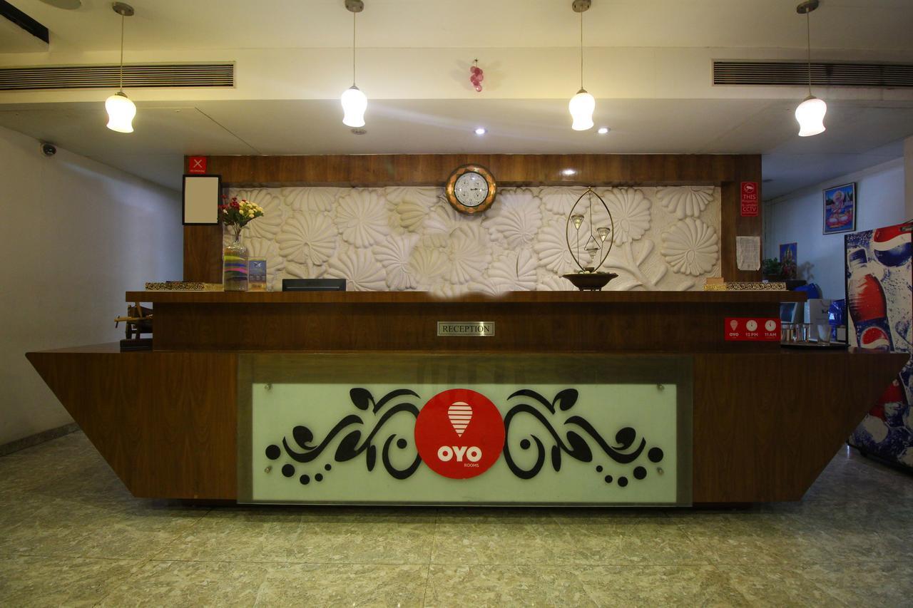 Oyo 8786 Hotel Maan Residency 阿穆达巴 外观 照片