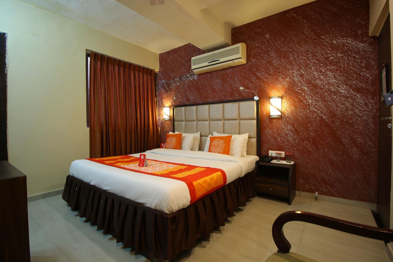 Oyo 8786 Hotel Maan Residency 阿穆达巴 外观 照片