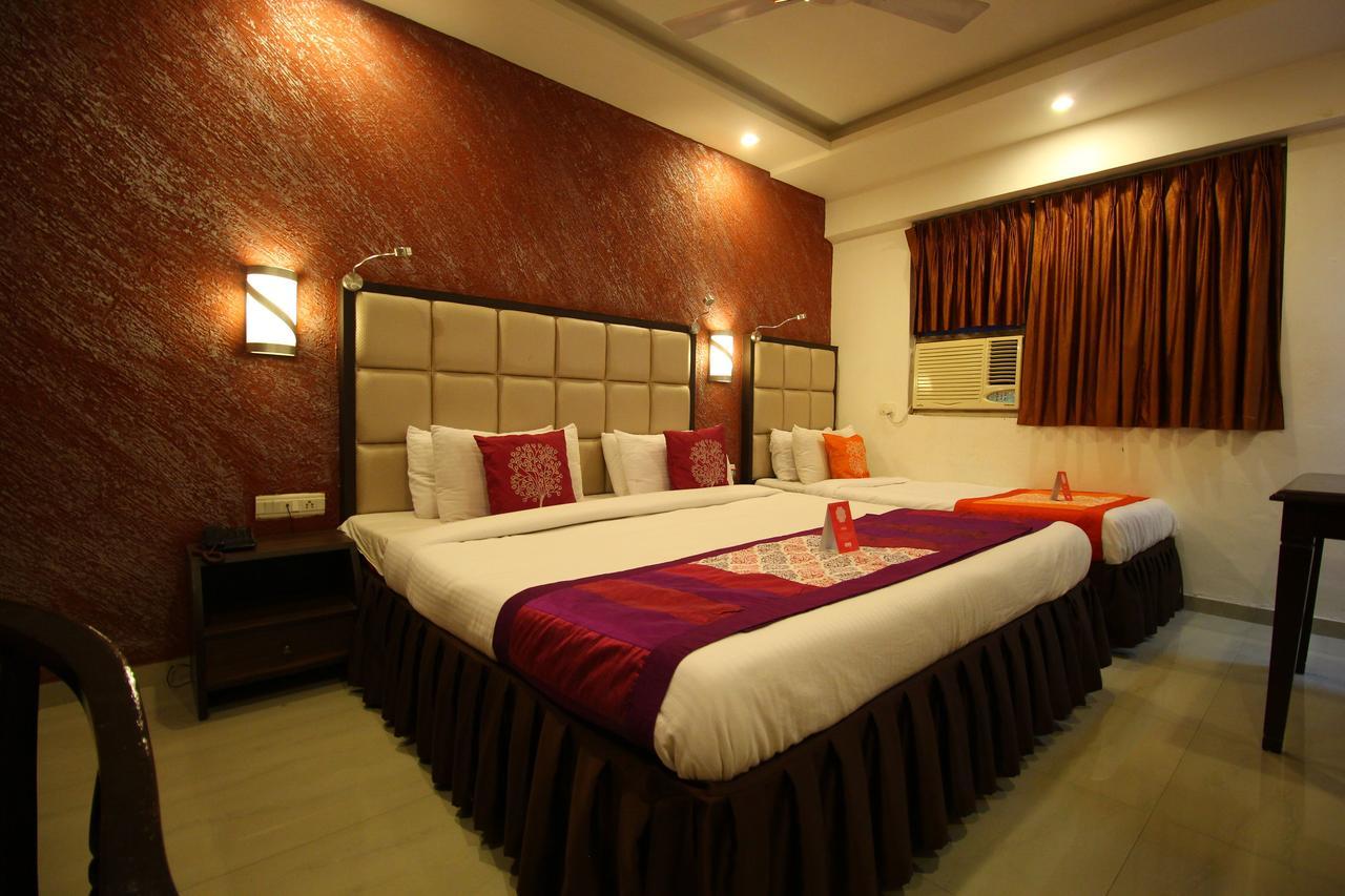 Oyo 8786 Hotel Maan Residency 阿穆达巴 外观 照片