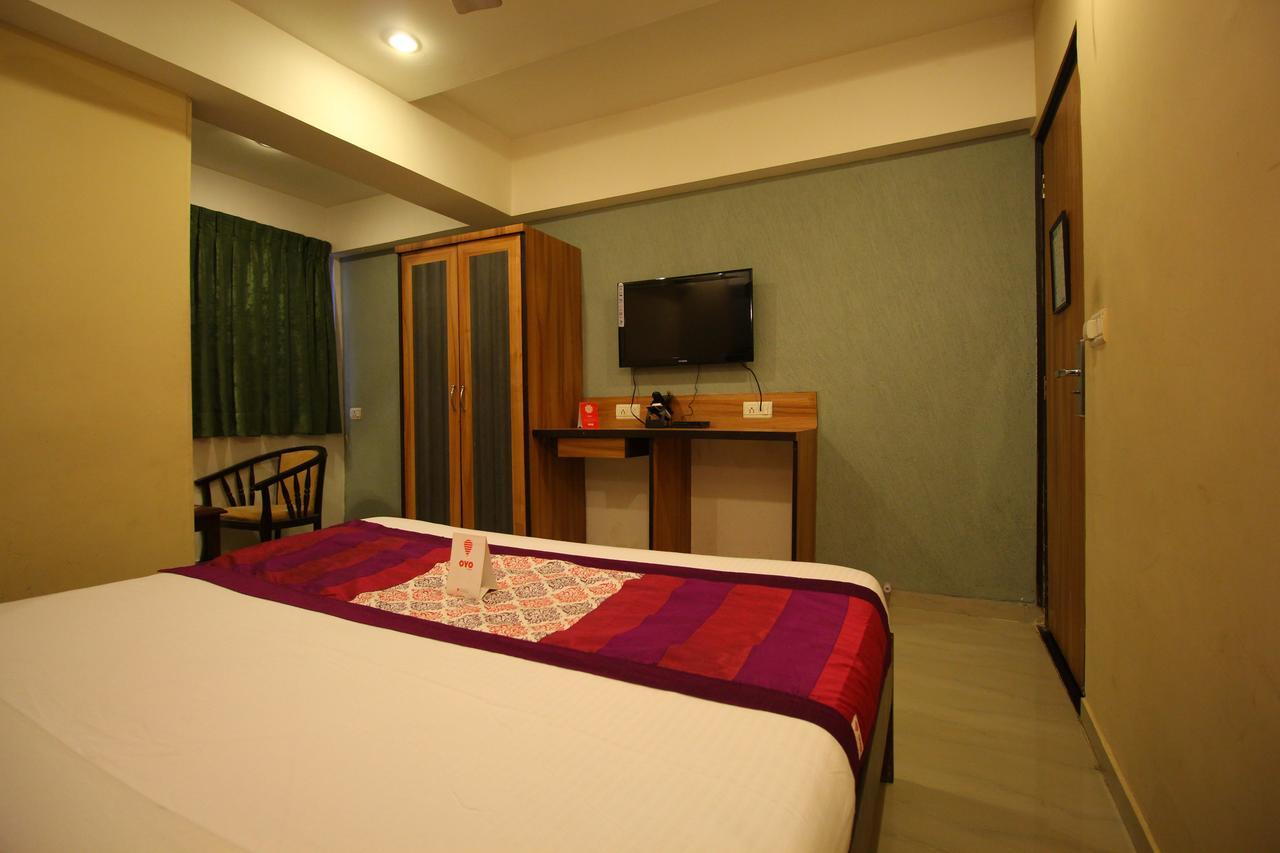 Oyo 8786 Hotel Maan Residency 阿穆达巴 外观 照片