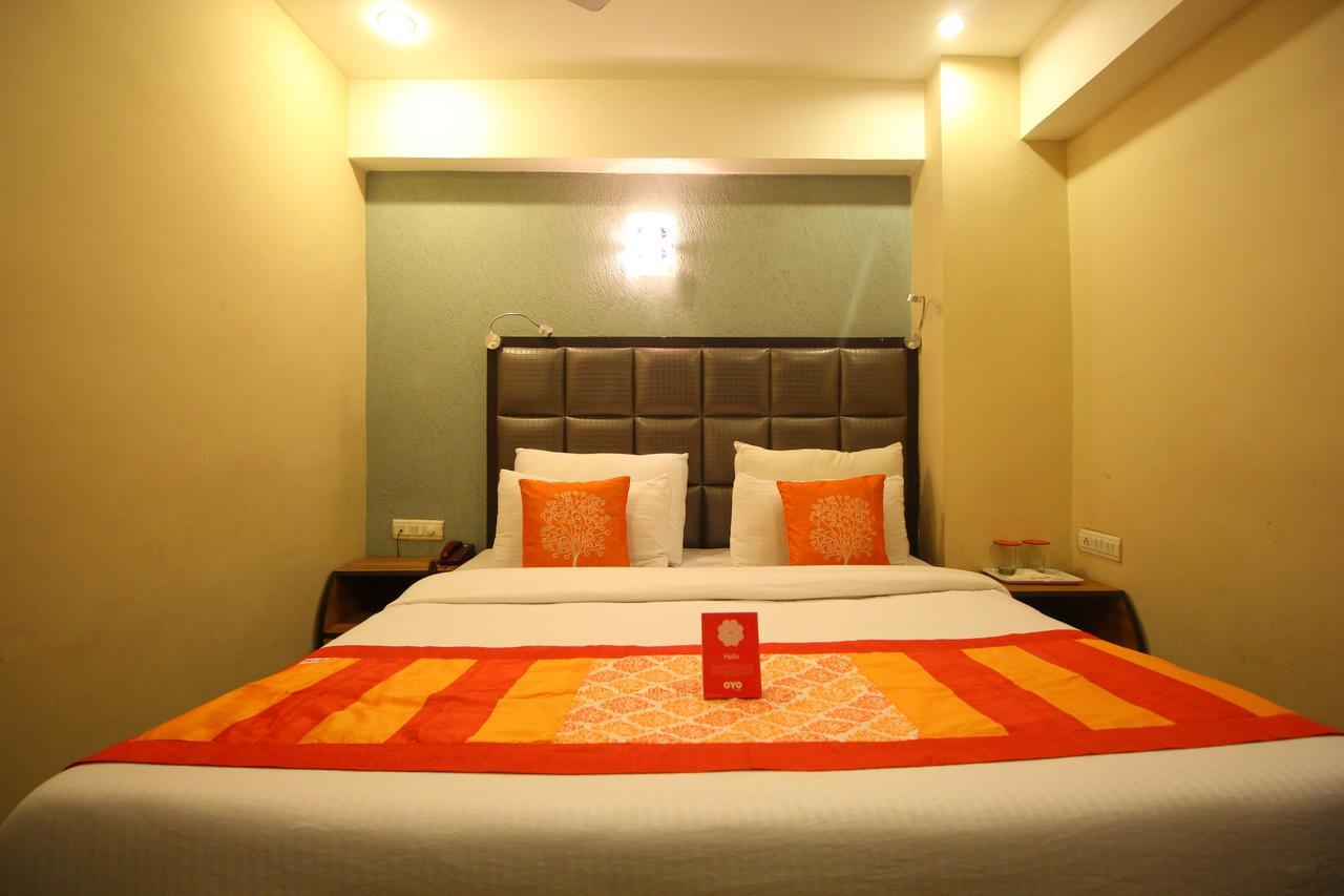 Oyo 8786 Hotel Maan Residency 阿穆达巴 外观 照片