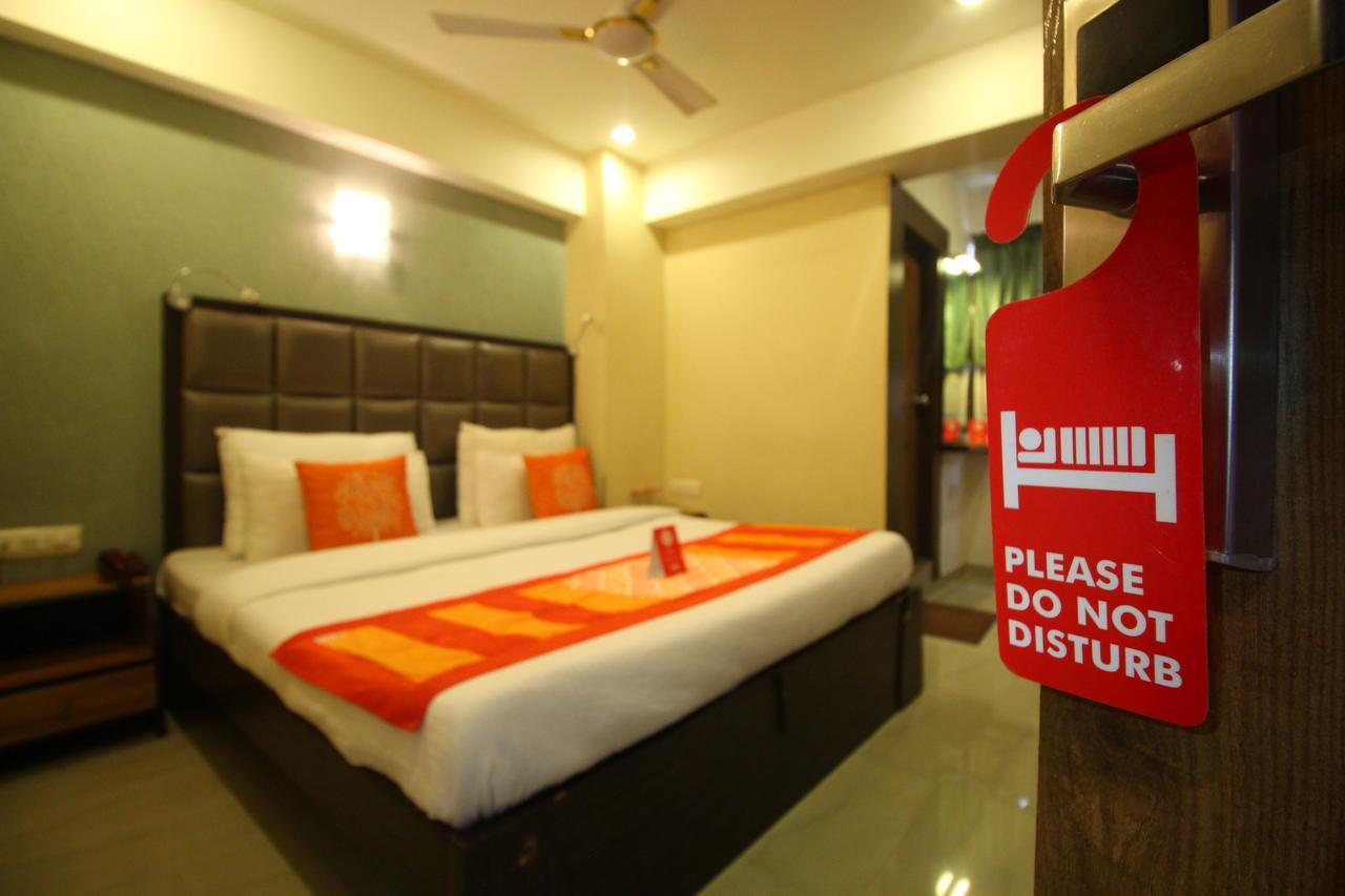 Oyo 8786 Hotel Maan Residency 阿穆达巴 外观 照片