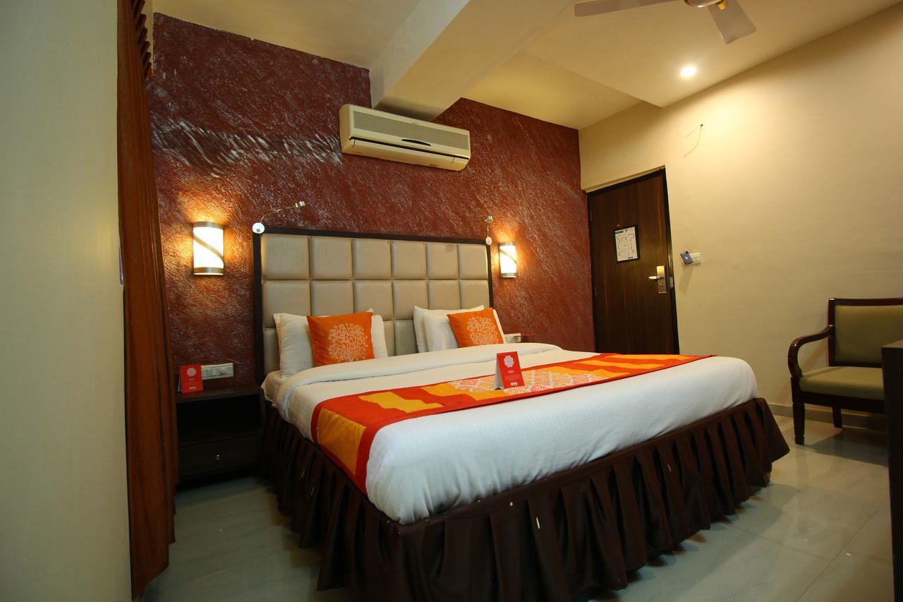 Oyo 8786 Hotel Maan Residency 阿穆达巴 外观 照片