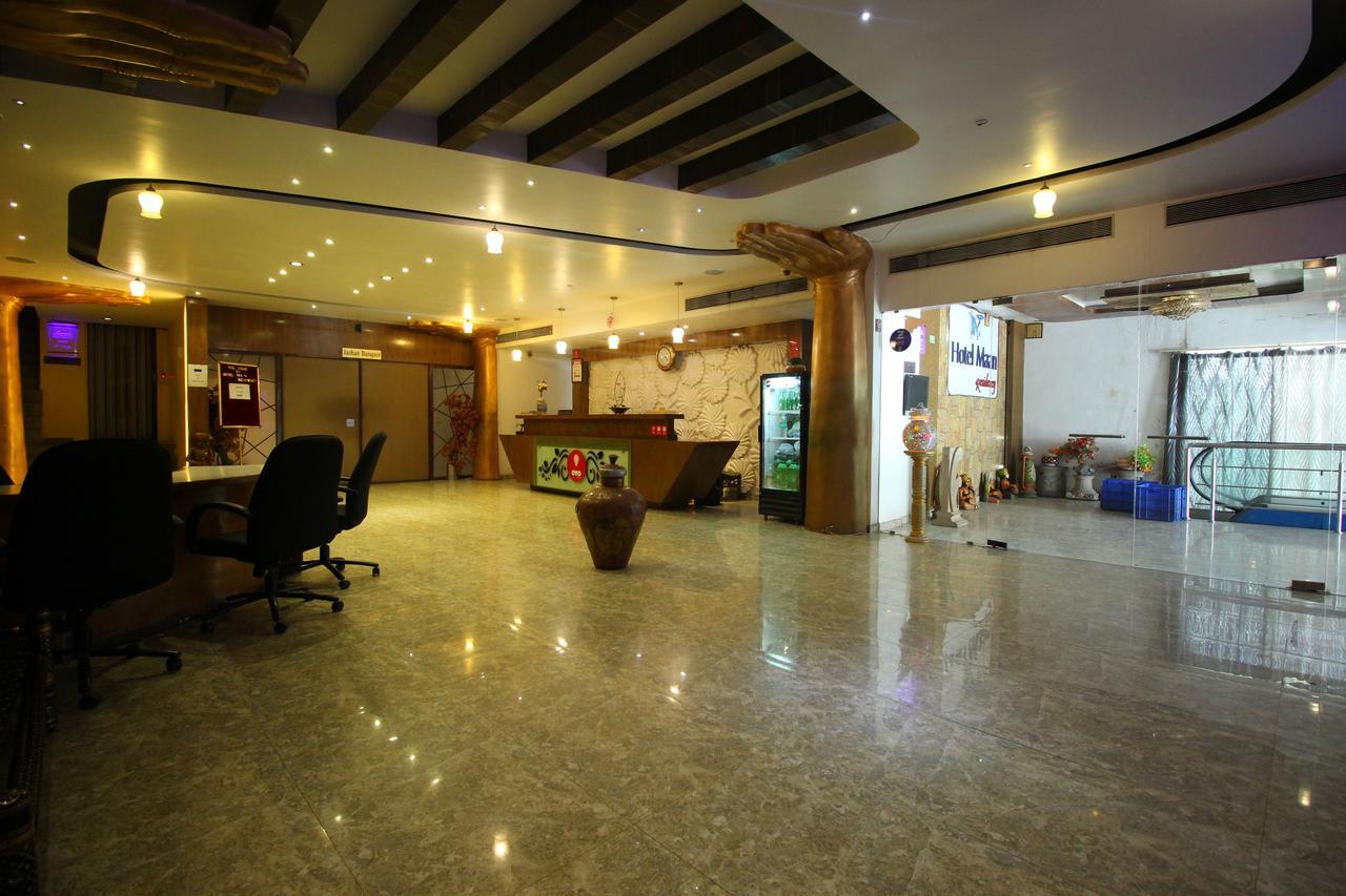 Oyo 8786 Hotel Maan Residency 阿穆达巴 外观 照片