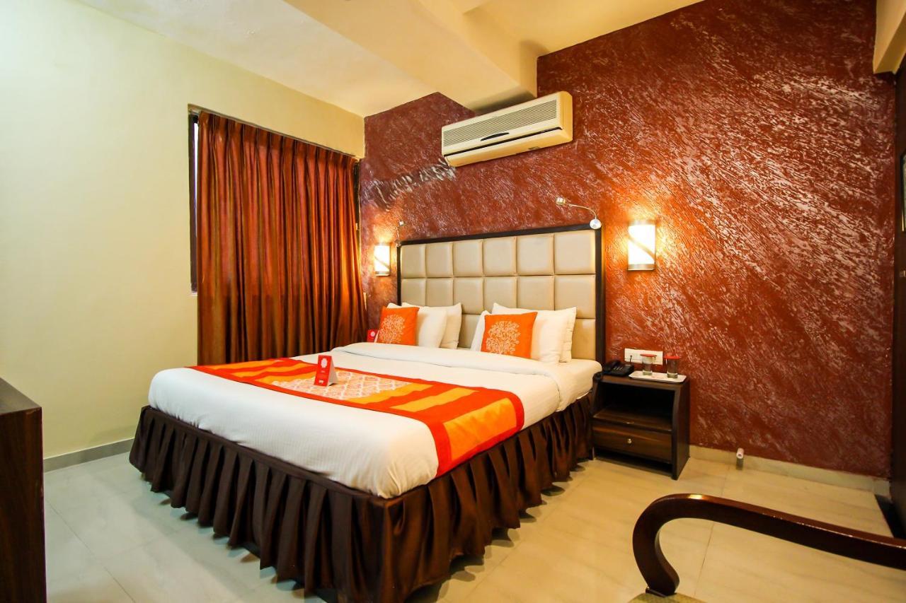 Oyo 8786 Hotel Maan Residency 阿穆达巴 外观 照片