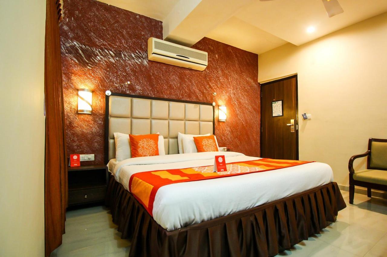 Oyo 8786 Hotel Maan Residency 阿穆达巴 外观 照片