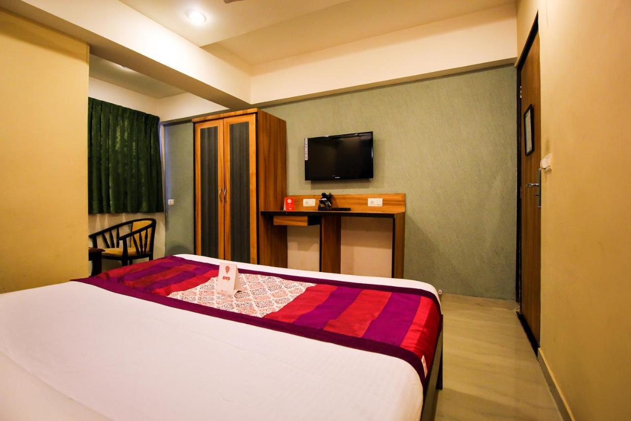 Oyo 8786 Hotel Maan Residency 阿穆达巴 外观 照片