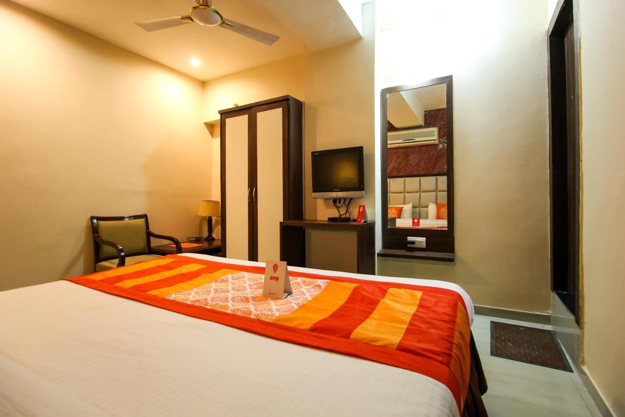 Oyo 8786 Hotel Maan Residency 阿穆达巴 外观 照片